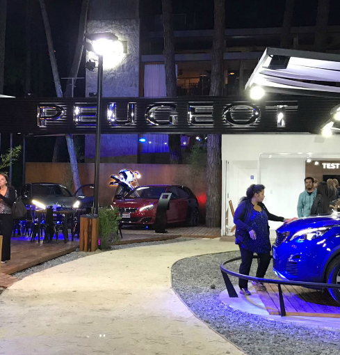 Diseño de stand para marcas automotrices – Peugeot en Cariló – LAWDESIGN