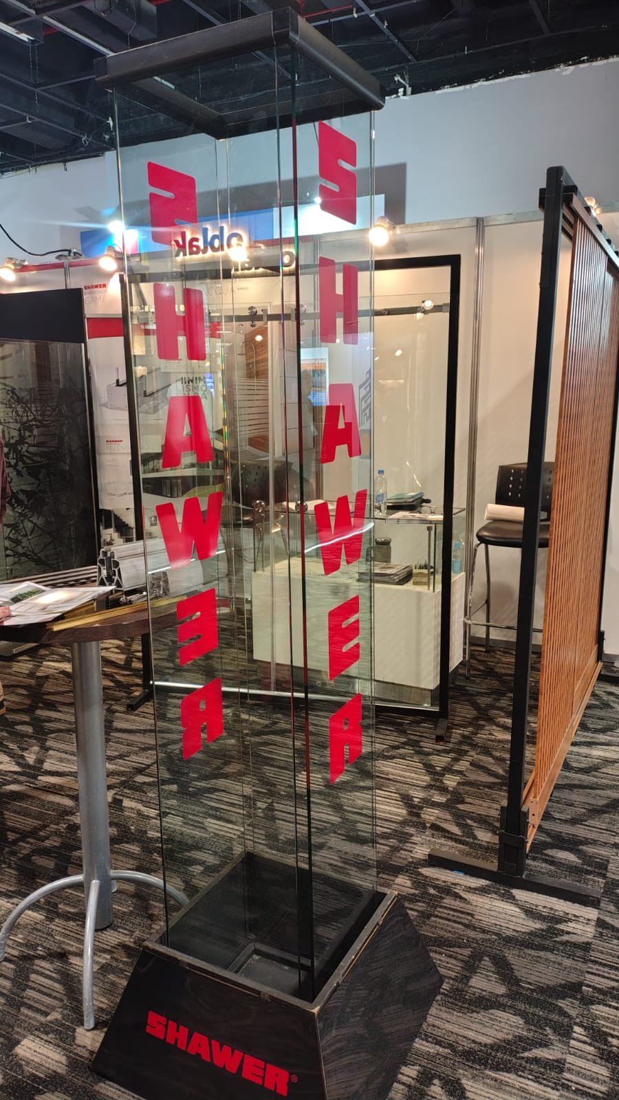 soluciones en cristal y metal