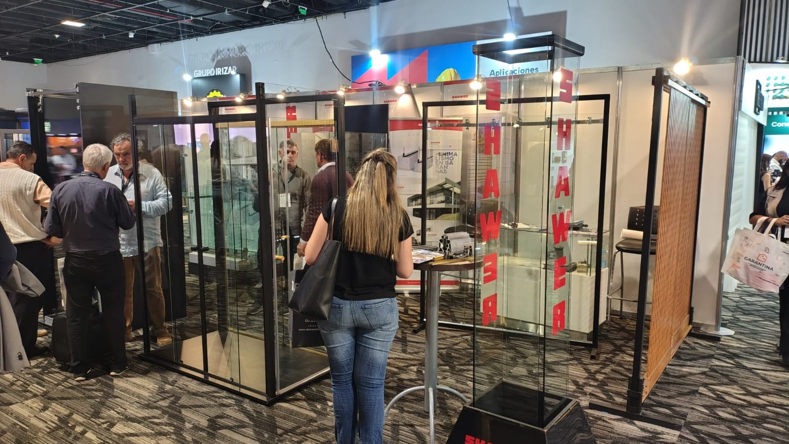 soluciones en cristal y metal